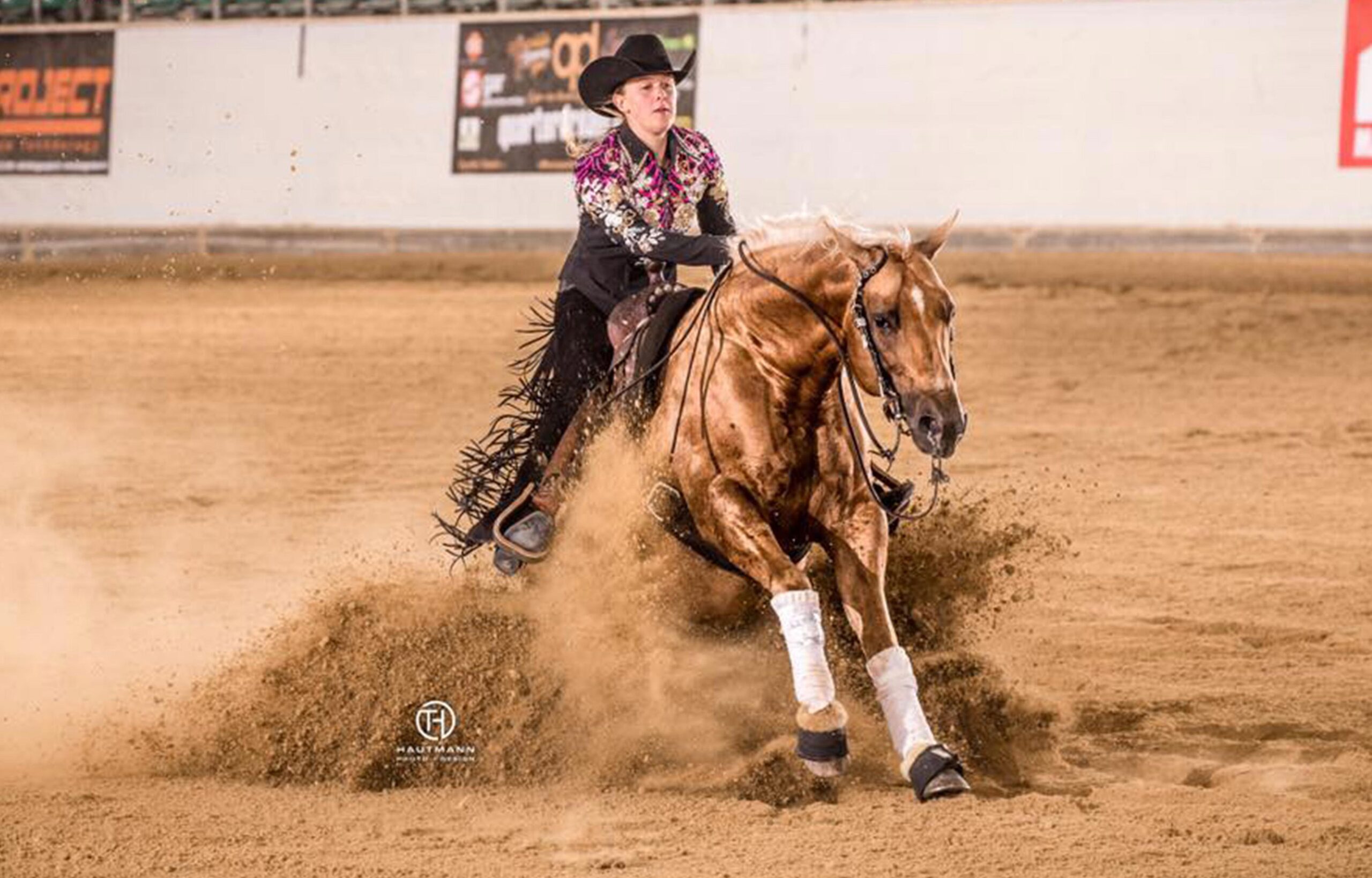 Snip O Lution executing a sliding stop in the show pen